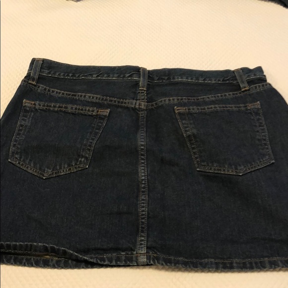 Dark rinse Gap denim mini. - Picture 3 of 5